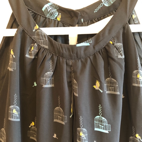 Pattern Halter Blouse with Keyhole cutout - Picture 3 of 4